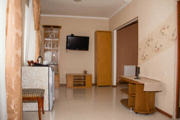 Улучшенный номер с кроватью размера «king-size» в Гостевом доме Калина